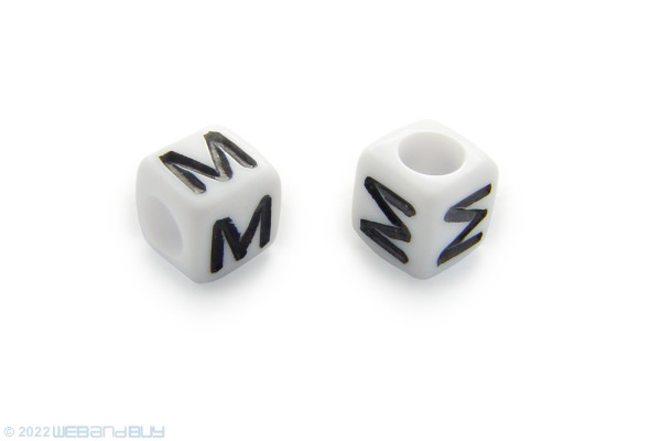 2 x Buchstabenperle "M" Kunststoffwürfel ca. 6mm mit Loch ca. 3,2mm